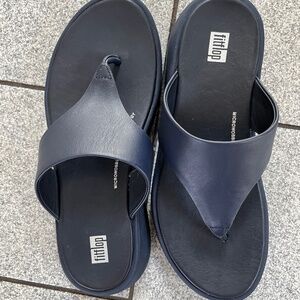 Fitflop Leather Flatform Toe post Sandal US 7.5 Midnight Navy
